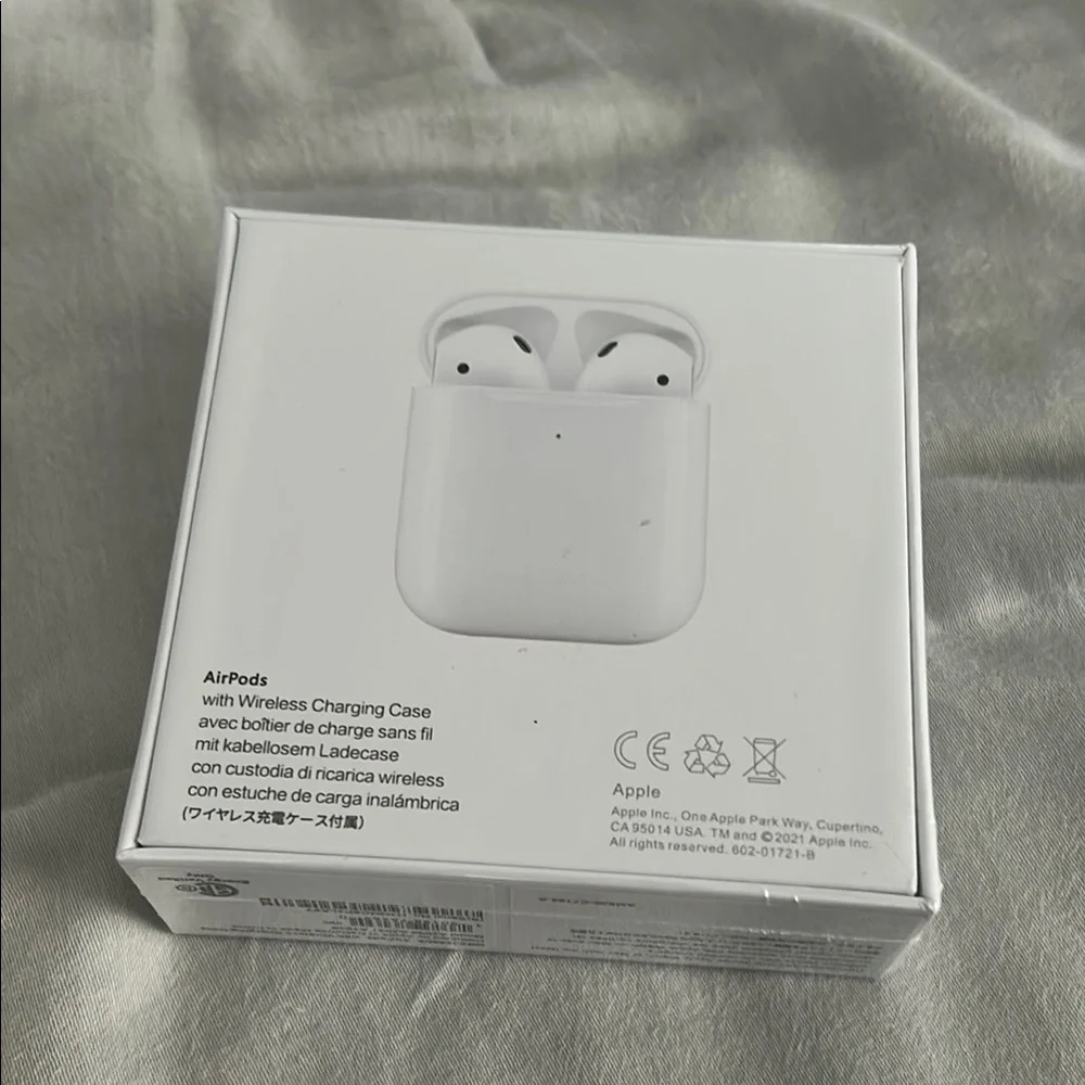 Apple AirPods with Wireless Charging Case - White